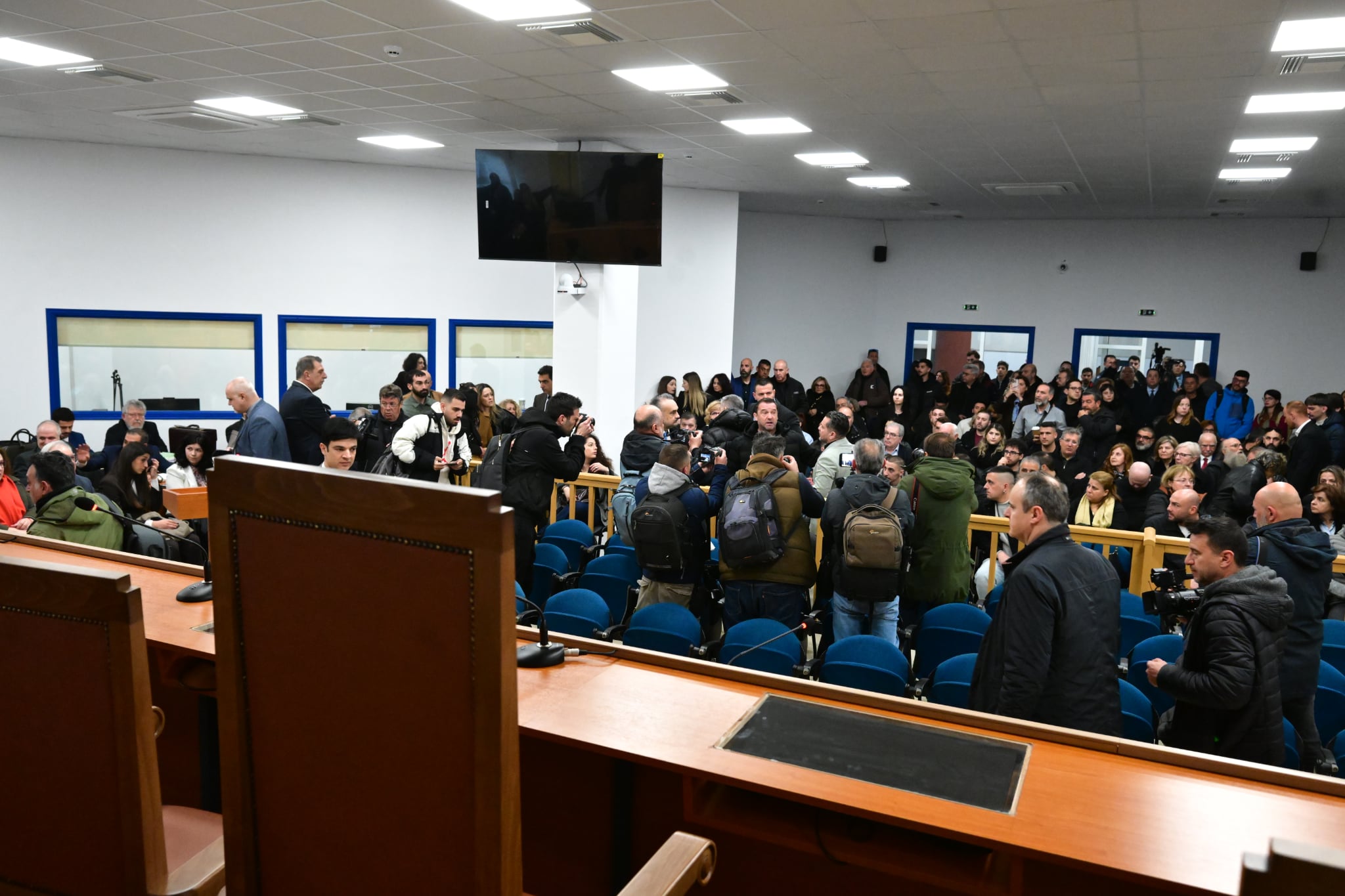 Ανακοίνωση διαμαρτυρίας για τον αποκλεισμό των περιφερειακών ΜΜΕ από τη δίκη των Τεμπών